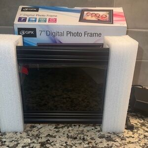 GPX 7" Black Digital Photo Frame